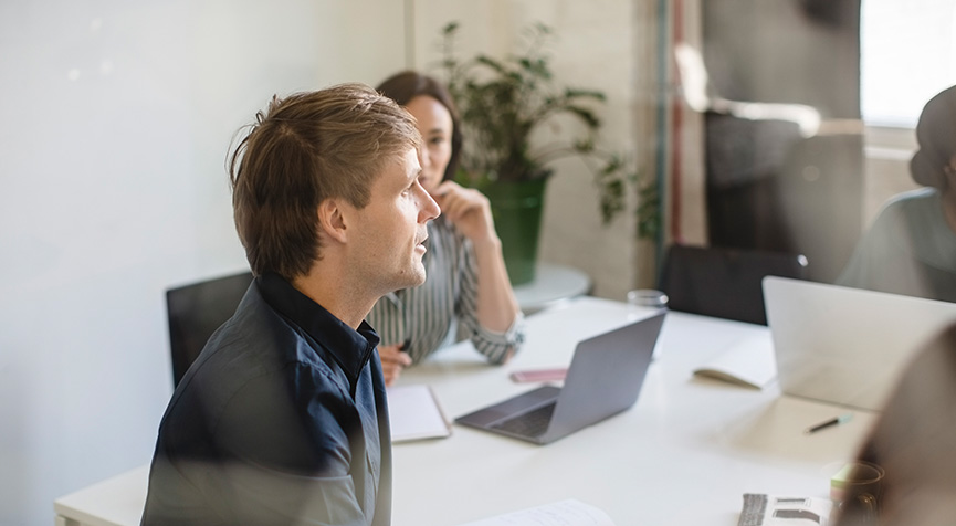 En huvudman i ett möte